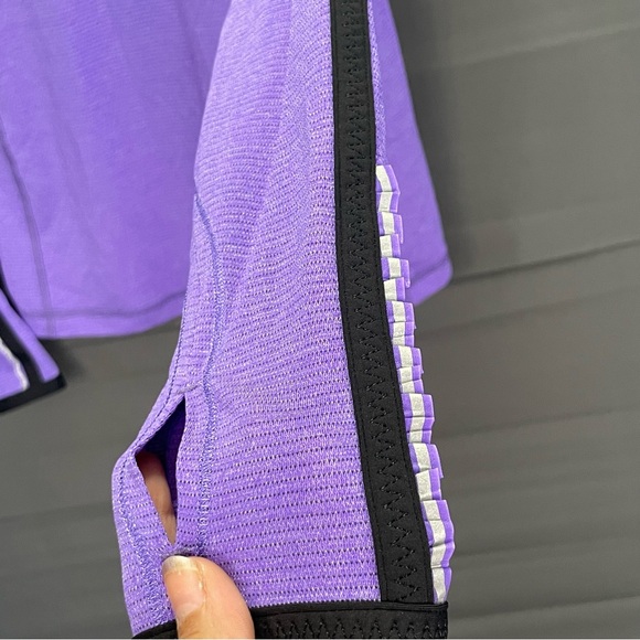 Purple LULULEMON runners top long sleeve with venting holes and reflectors - Picture 8 of 12